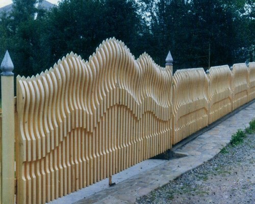 Новый деревянный забор
